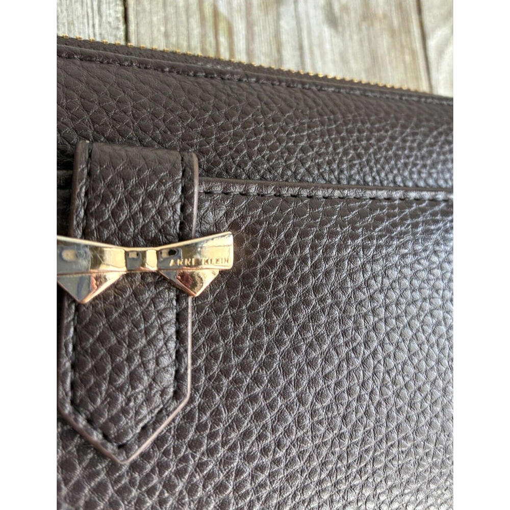 Anne Klein Brown Bow Zippered Pebble Wallet Wristlet - Picture 2 of 5